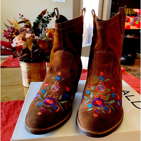 Aldo Shoes - ALDO Suede Embroidered Ankle Boots EUC 10 M